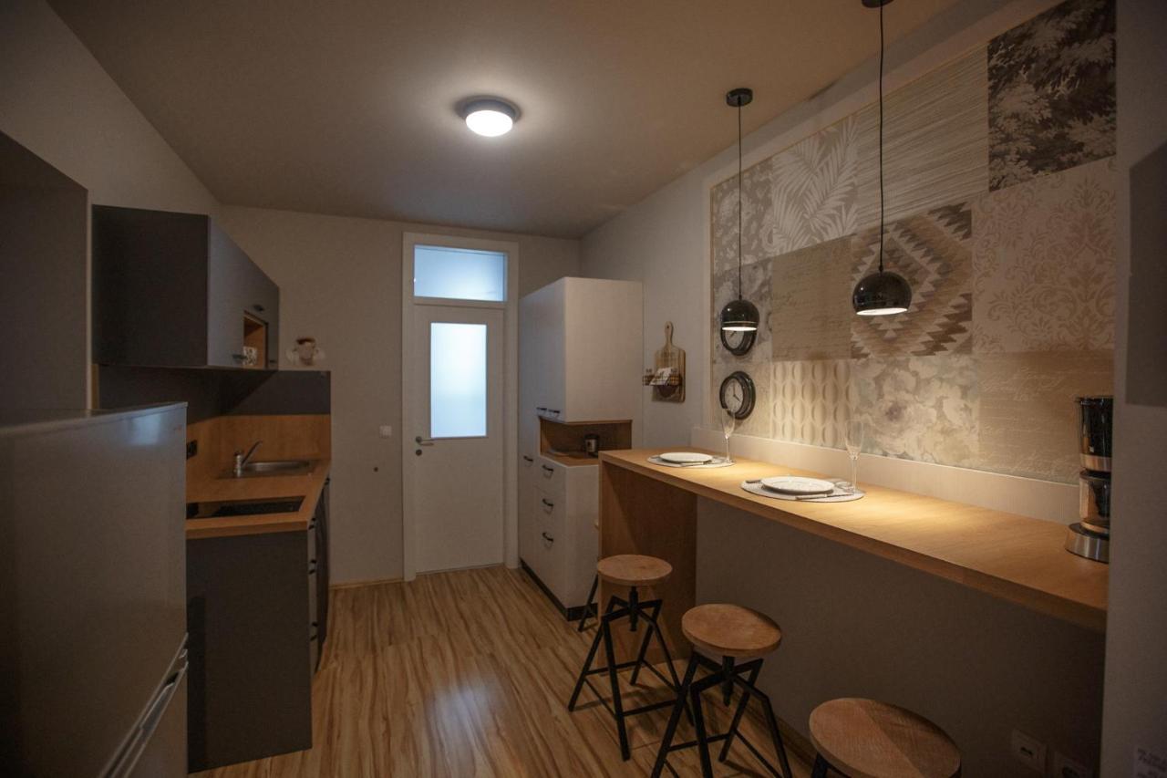Apartment Nobl Plac Celje Eksteriør billede